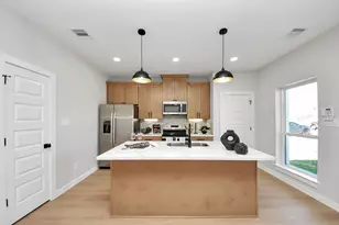 9824 Nedwald St, Houston, TX 77029 - Photo 18