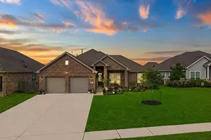426 Hunters Xing Dr, Sealy, TX 77474 - Photo 2