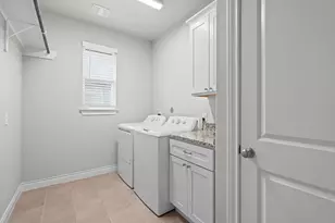 426 Hunters Xing Dr, Sealy, TX 77474 - Photo 24