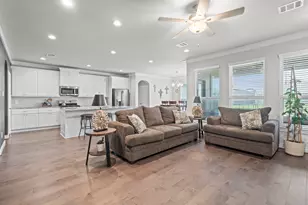 426 Hunters Xing Dr, Sealy, TX 77474 - Photo 4