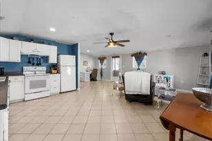 711 10th St, Dickinson, TX 77539 - Photo 8