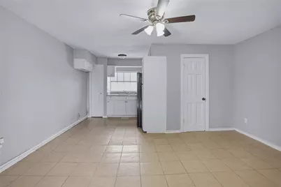 6700 Avenue S Unit D, Houston, TX 77011 - Photo 8