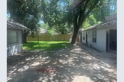 7819 Skyline Drive, Houston, TX 77063 - Photo 20