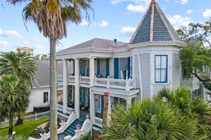 1103 33rd St, Galveston, TX 77550 - Photo 2