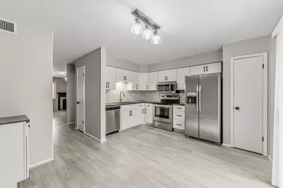 2521 Crosstimbers Street #F6, Huntsville, TX 77320 - Photo 8