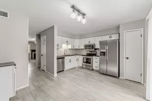 2521 Crosstimbers St, Huntsville, TX 77320 - Photo 8