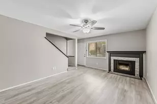 2521 Crosstimbers St, Huntsville, TX 77320 - Photo 4