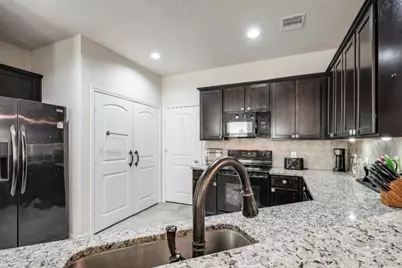 901 Jefferson Avenue, Cleveland, TX 77327 - Photo 2