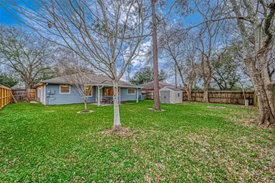 2122 Heritage Colony Drive, Friendswood, TX 77546 - Photo 22