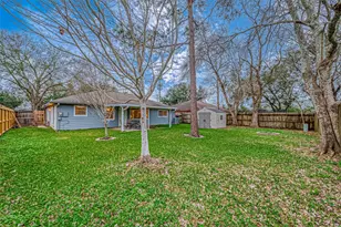 2122 Heritage Colony Dr, Friendswood, TX 77546 - Photo 22