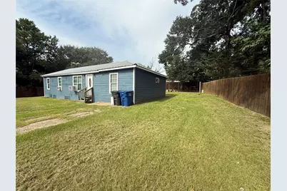 501 N 2nd Street, Livingston, TX 77351 - Photo 2