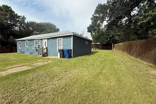 501 N 2nd St, Livingston, TX 77351 - Photo 2