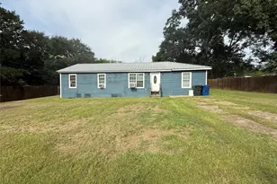 501 N 2nd St, Livingston, TX 77351 - Photo 1