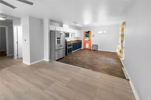 320 10th St, Dickinson, TX 77539 - Photo 14