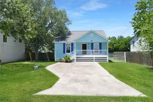 320 10th St, Dickinson, TX 77539 - Photo 1