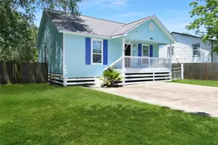320 10th St, Dickinson, TX 77539 - Photo 2