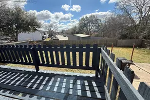 402 Tresvant Dr, Houston, TX 77598 - Photo 8