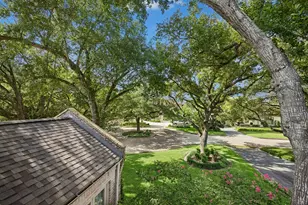 802 Briar Ridge Dr, Houston, TX 77057 - Photo 12