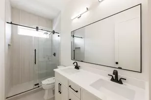 1122 E 27th St, Houston, TX 77009 - Photo 34
