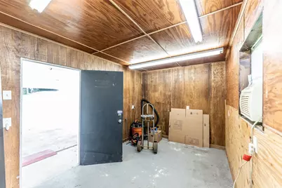 1797 Sh 30 E, Huntsville, TX 77320 - Photo 40