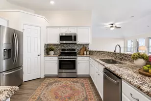 8823 Saratoga Dr, Sugar Land, TX 77479 - Photo 4
