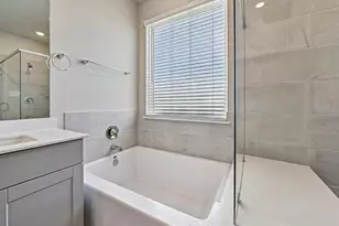 4212 Farm Holw St, Houston, TX 77080 - Photo 16