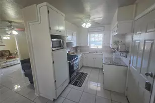 10315 Carthage Dr, Houston, TX 77089 - Photo 8