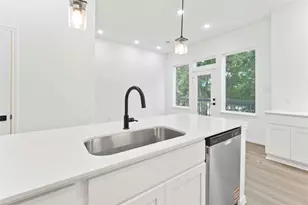 5103 Mallow St, Houston, TX 77033 - Photo 12