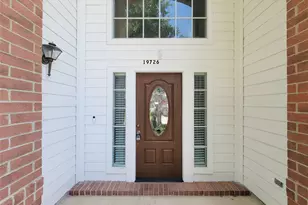 19726 Lindenfield Ct, Katy, TX 77449 - Photo 4
