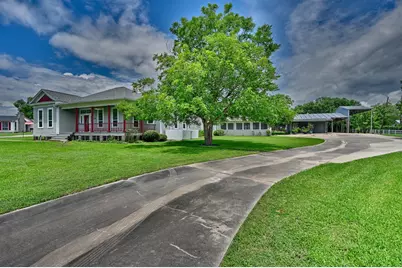 1406 Victoria Street, Navasota, TX 77868 - Photo 2