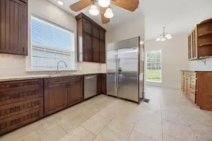 1406 Victoria St, Navasota, TX 77868 - Photo 8