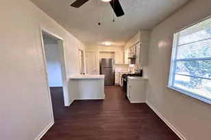 709 Baker St, Huntsville, TX 77340 - Photo 10