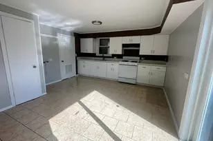 918 W 5th St, Freeport, TX 77541 - Photo 10