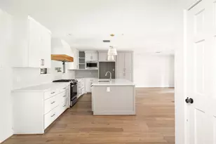 10830 Burgoyne Rd, Houston, TX 77042 - Photo 14