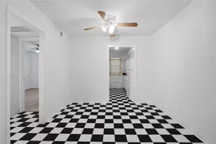 8289 Kingsbrook Rd, Houston, TX 77024 - Photo 12
