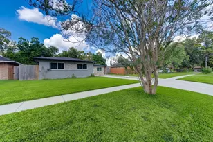 8910 Marinette Dr, Houston, TX 77074 - Photo 2