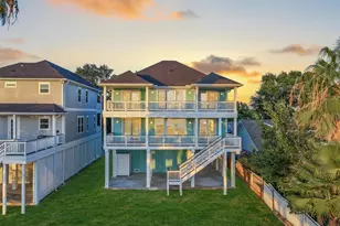 1519 Bayou Shore Dr, Galveston, TX 77551 - Photo 2