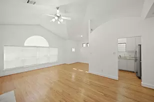 8690 Meadowcroft Dr, Houston, TX 77063 - Photo 10