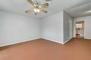 2946 Dragonwick Dr, Houston, TX 77045 - Photo 8