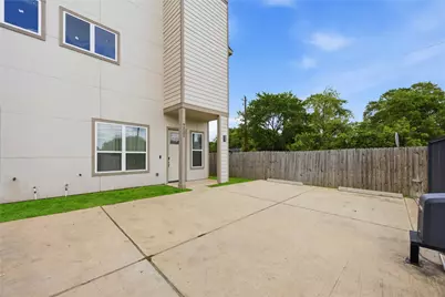 9320 Coffee Street #A-B, Houston, TX 77033 - Photo 4
