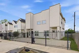 9320 Coffee St, Houston, TX 77033 - Photo 2