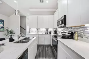 9320 Coffee St, Houston, TX 77033 - Photo 10