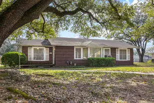 323 Harbert St, Columbus, TX 78934 - Photo 2