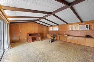 323 Harbert St, Columbus, TX 78934 - Photo 12