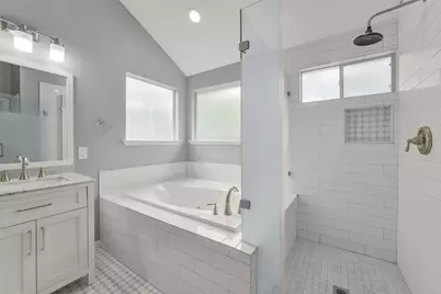 22 E New Avery Place, The Woodlands, TX 77382 - Photo 32
