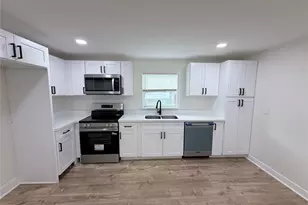1526 E 32nd 1/2 St, Houston, TX 77022 - Photo 8