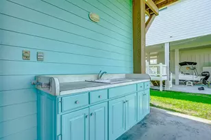 922 Kent, Crystal Beach, TX 77650 - Photo 16