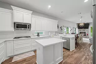 915 N Hunting Tower Run, Conroe, TX 77316 - Photo 10