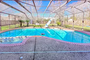 443 Huckleberry Dr, Lake Jackson, TX 77566 - Photo 2