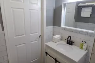 8821 Woodruff St, Houston, TX 77012 - Photo 18